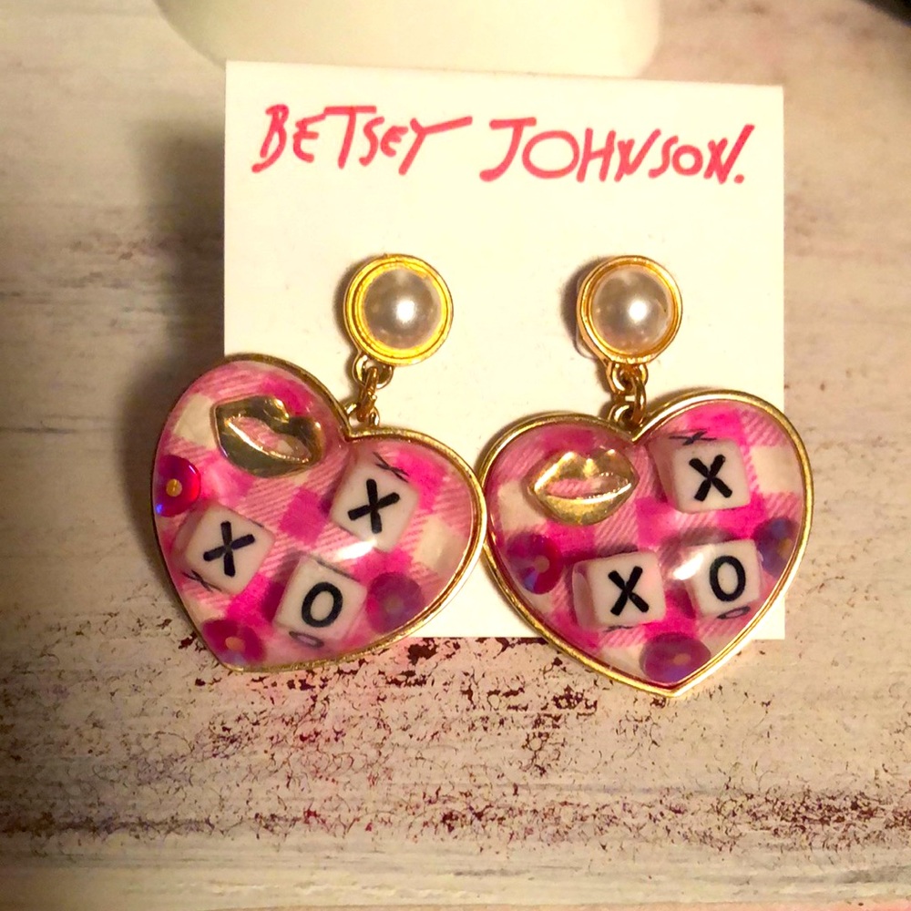 NWT Betsey Johnson Heart Shaped Faux Pearl Lips tic tac toe Valentine Earrings!